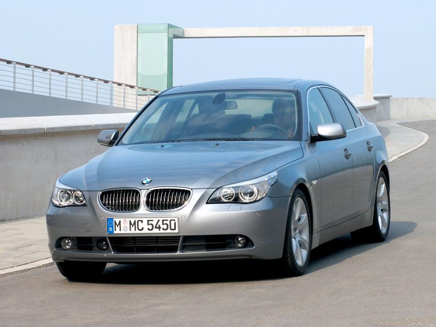  BMW 545i Sedan 2003 года  (фото 1 из 6)